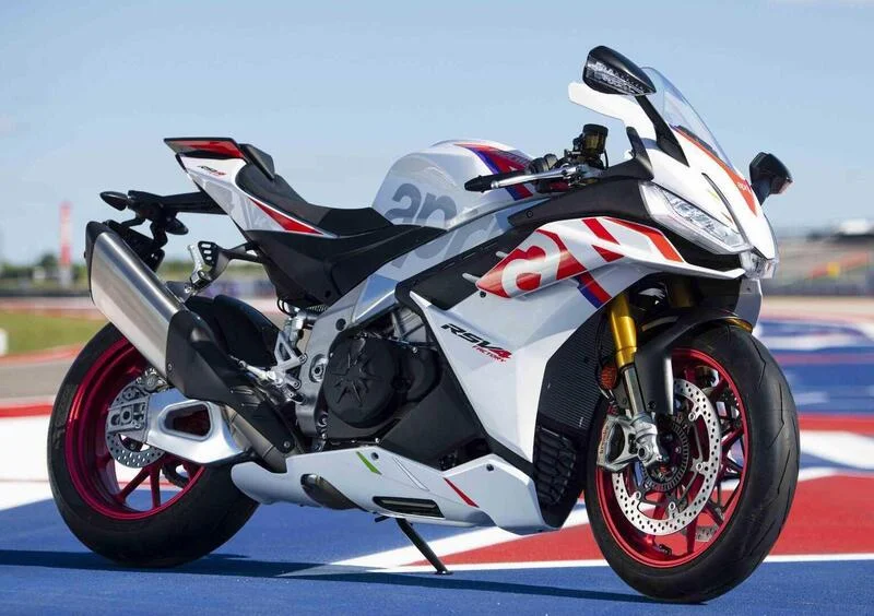 Aprilia RSV4 1100 Factory, uma das 10 motos mais rápidas do mundo.