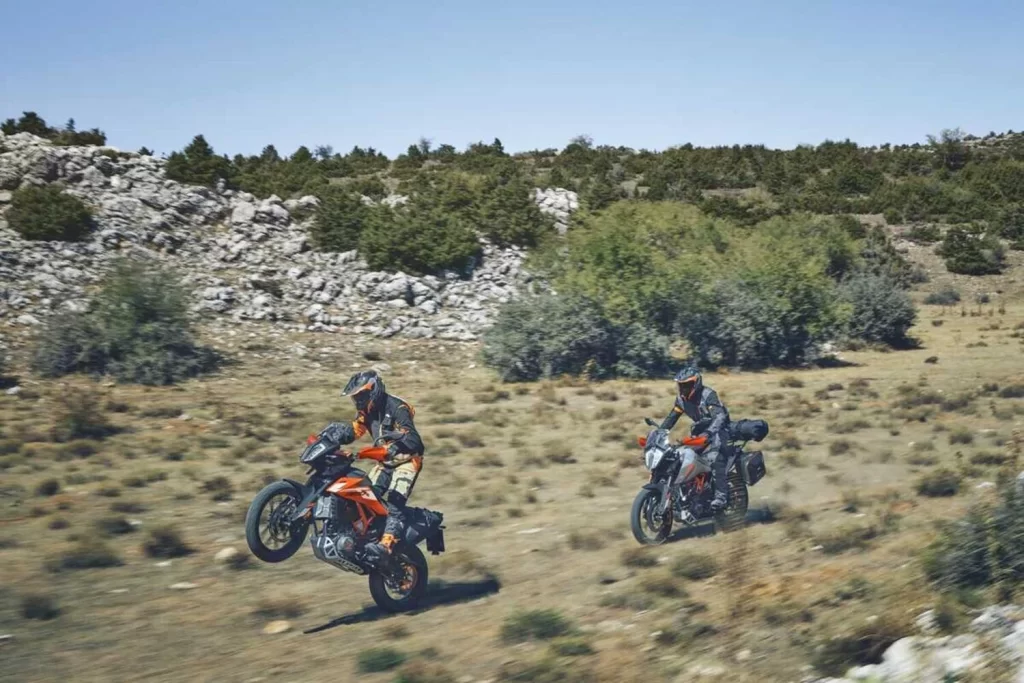 KTM 390 Adventure 2024 em teste fora de estrada.