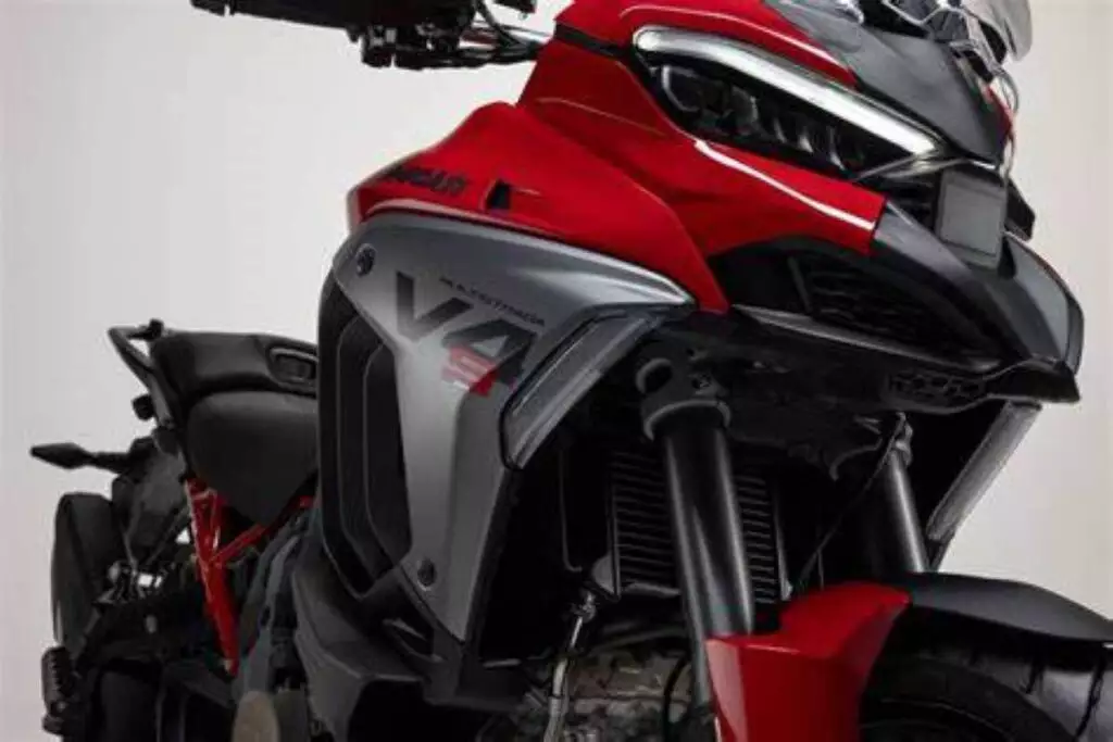 imagem-frontal-ducati-m